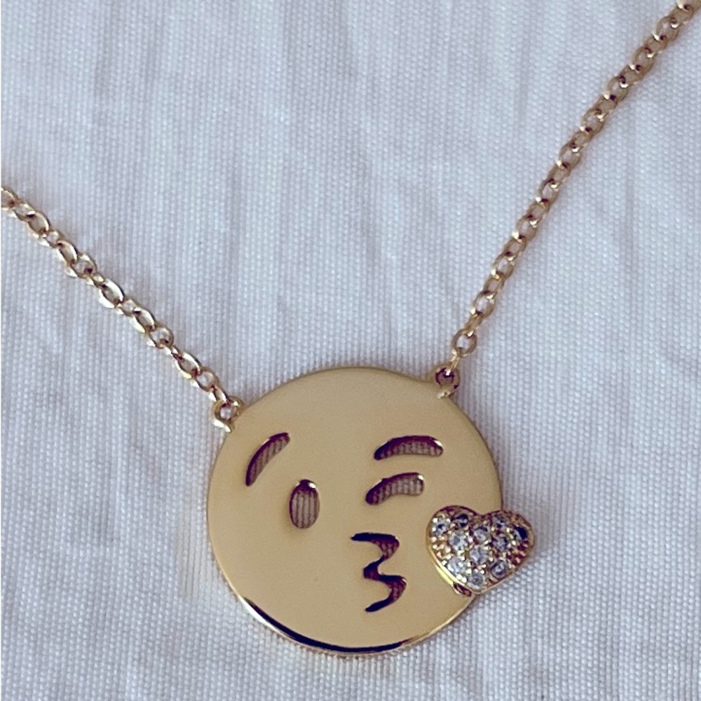 🌹NEW•Gold•SterlingSilver•Emoji wink necklace w cz’s! Unique🌹